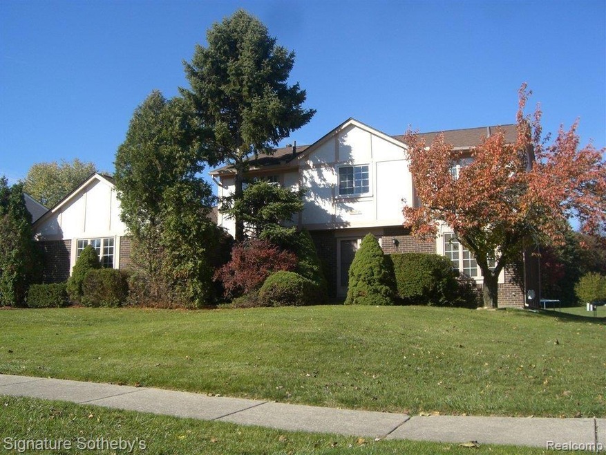 2372 Claymont Dr, Troy, MI 48098 - photo 1