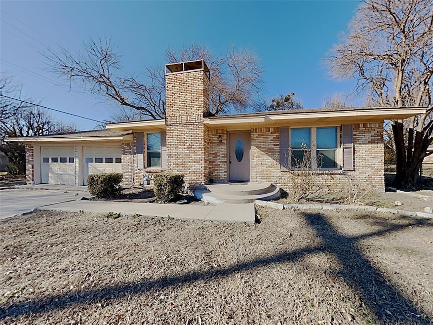 604 Casa Linda St, Ennis, TX 75119 - photo 1