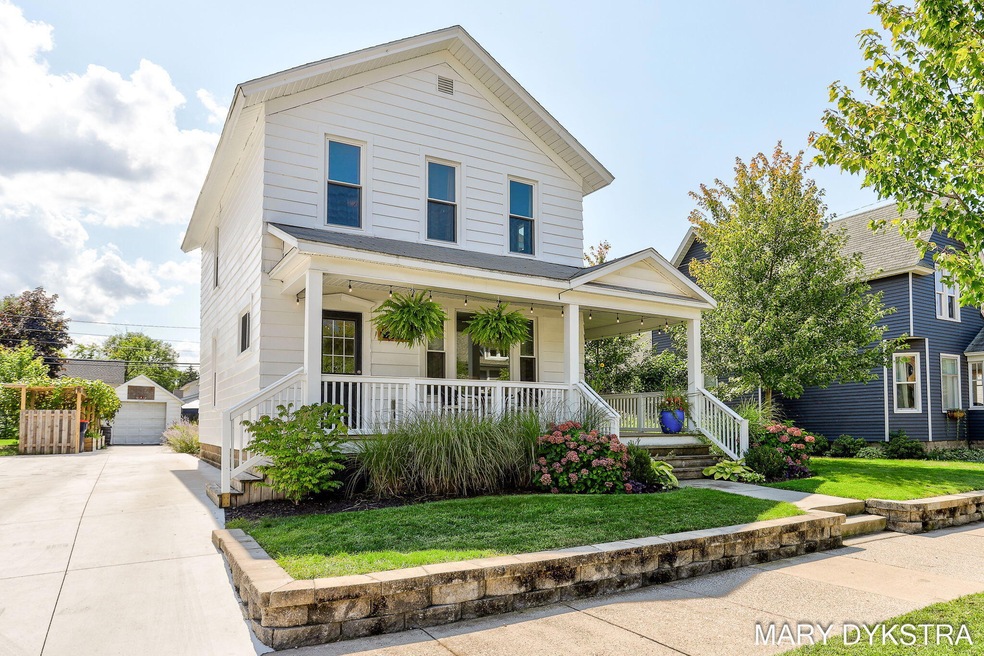 1-web-or-mls-40-e-15th-st