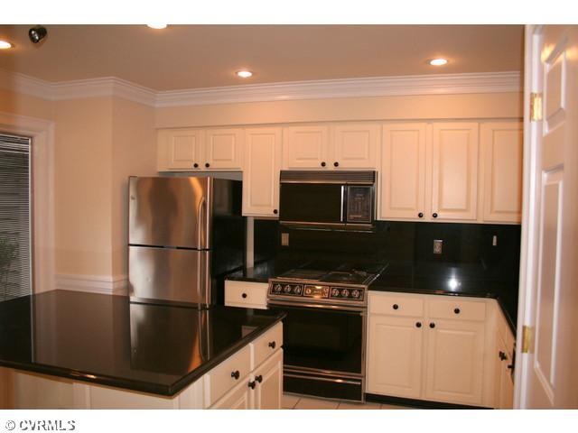 Kitchen - Welcome to12411 New Point Dr!