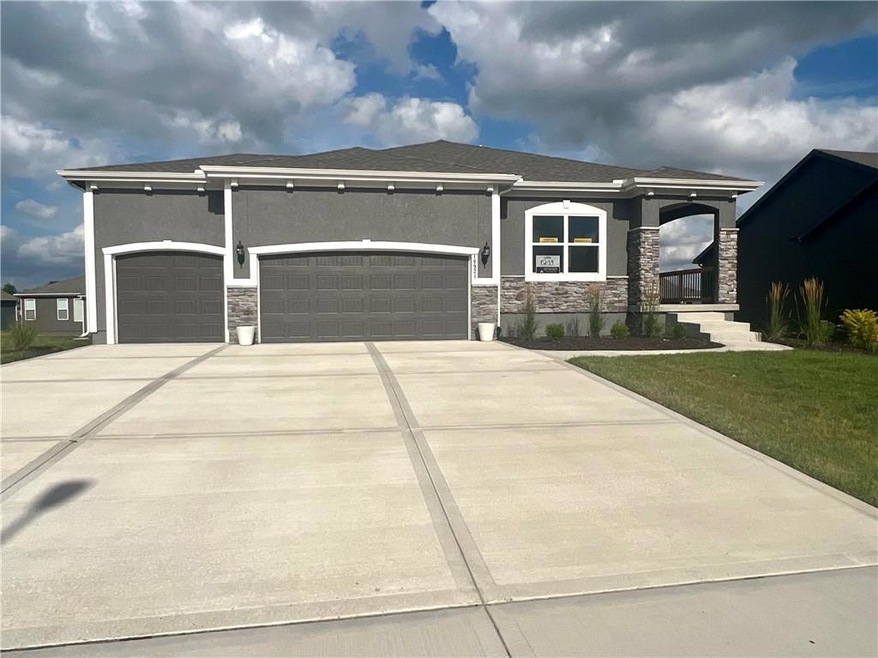 18921 Ocheltree St, Spring Hill, KS 66083 - photo 1