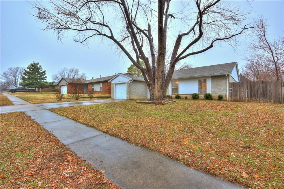 1629 NE 4th St, Moore, OK 73160 - photo 1