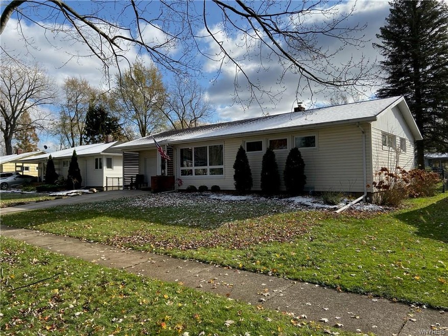 781 Deerfield Dr, North Tonawanda, NY 14120 - photo 1