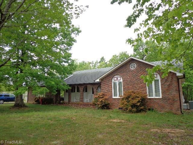 1074 Greenleaf Acres Dr, Asheboro, NC 27205 - photo 1