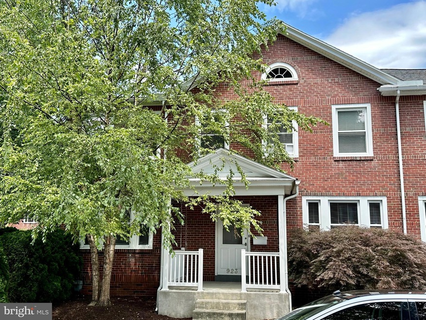 923 Hamilton Place, Reading, PA 19610 - photo 1