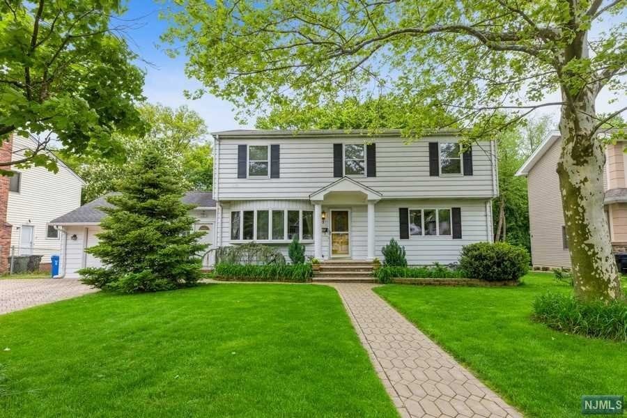 649 Victoria Ave, Paramus, NJ 07652 - photo 1