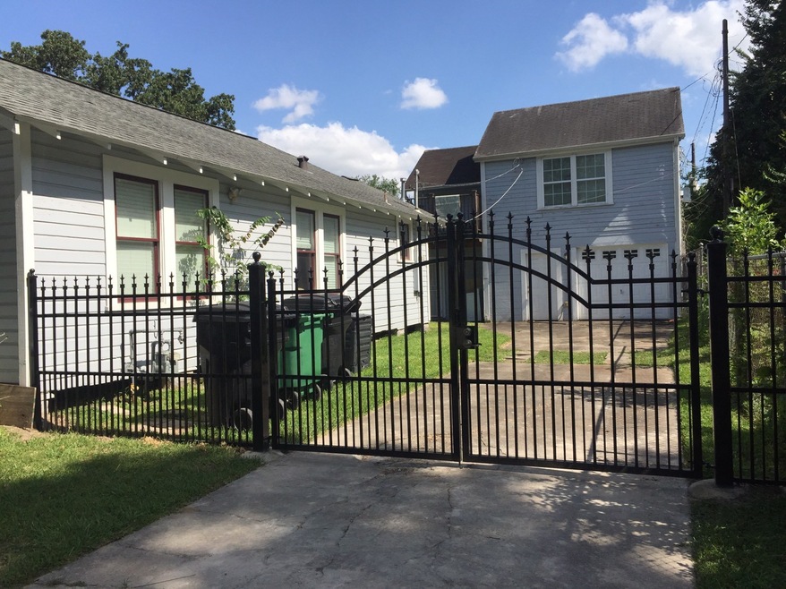 328 1/2 Moody St unit GAR APT, Houston, TX 77009 - photo 1