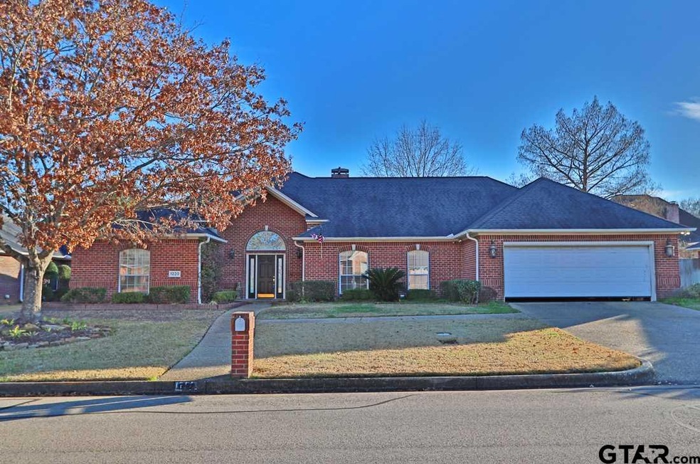 1220 1220 W Rieck, Tyler, TX 75703 - photo 1