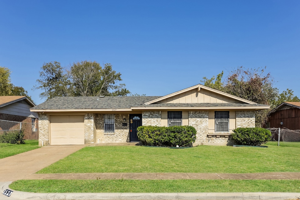 3527 Pebbleshores Dr, Dallas, TX 75241 - photo 1