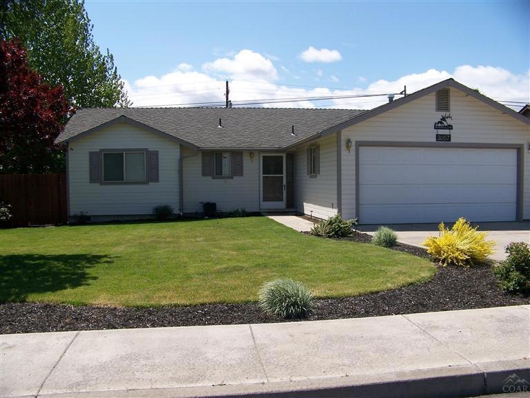 3057 SW Volcano Cir, Redmond, OR 97756 - photo 1