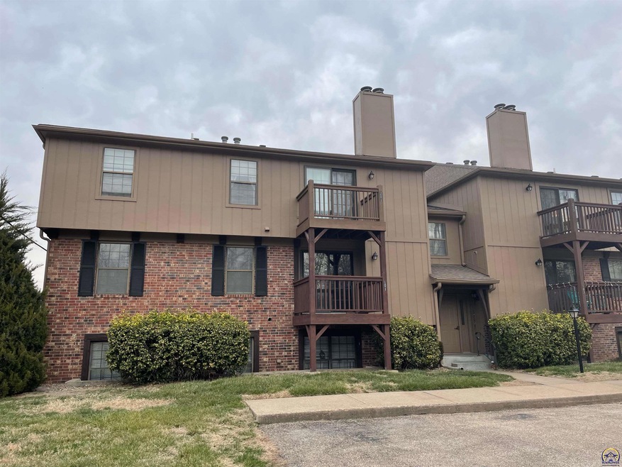 5641 SW Foxcroft Cir S unit 201, Topeka, KS 66614 - photo 1