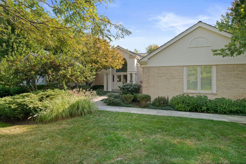 1605 Freesia Ct, Highland Park, IL 60035 - photo 1