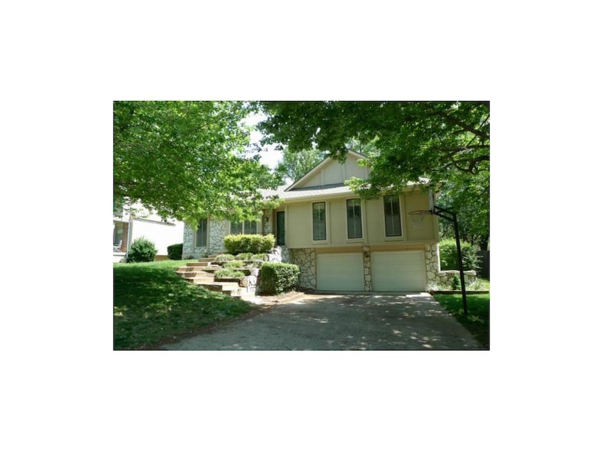 10319 Westgate St, Lenexa, KS 66215 - photo 1