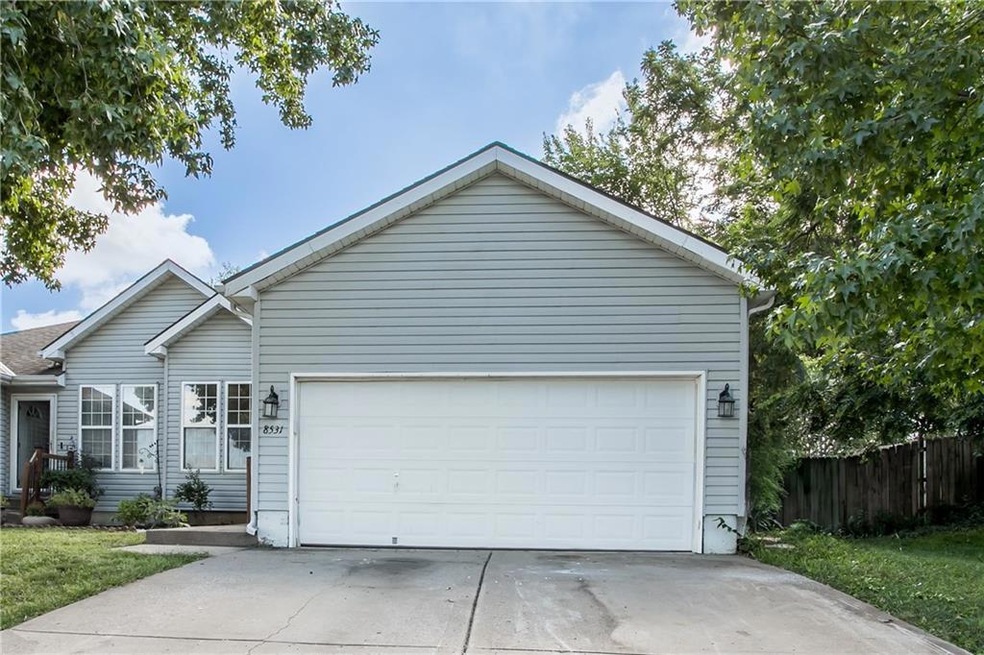 8531 Vassar Ave, Raytown, MO 64138 - photo 1