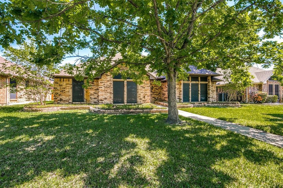 304 N Winding Oaks Dr, Wylie, TX 75098 - photo 1