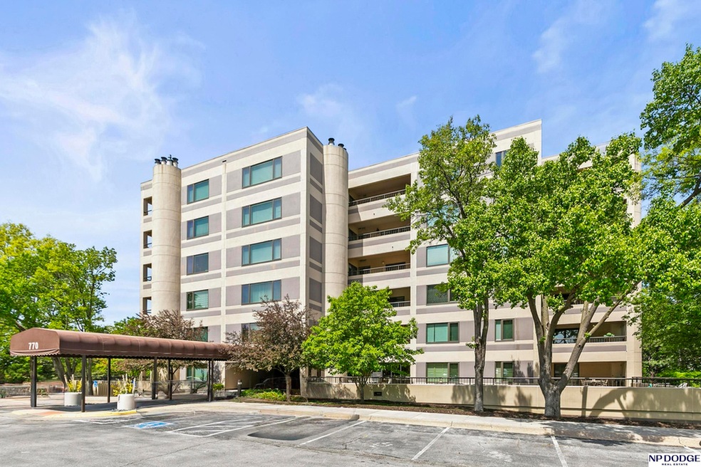 770 N 93rd St unit 3B2, Omaha, NE 68114 - photo 1