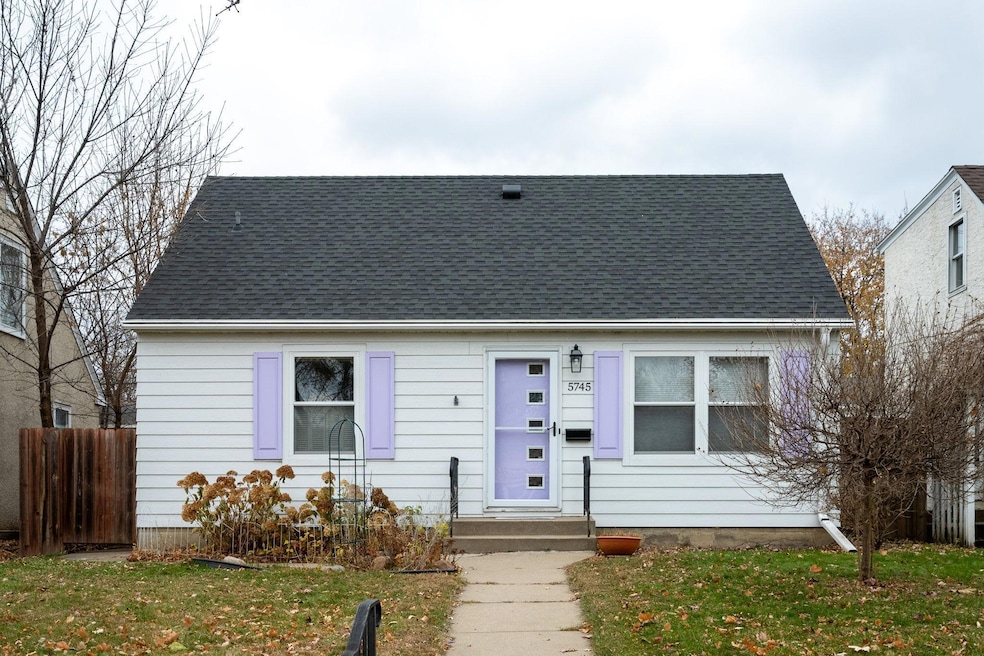 For Sale $280,000 • Co-Listing Agent