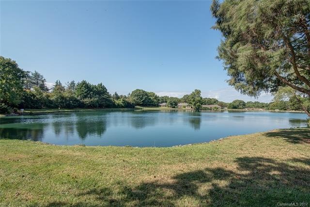 Enjoy peaceful days on overlooking the pond.