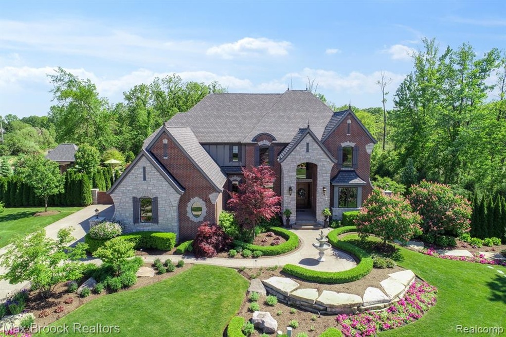 3651 Rosewood Ln, Rochester Hills, MI 48309 - photo 1