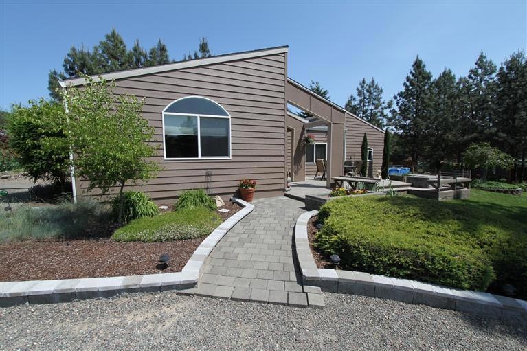 9866 Blackwell Rd, Central Point, OR 97502 - photo 1