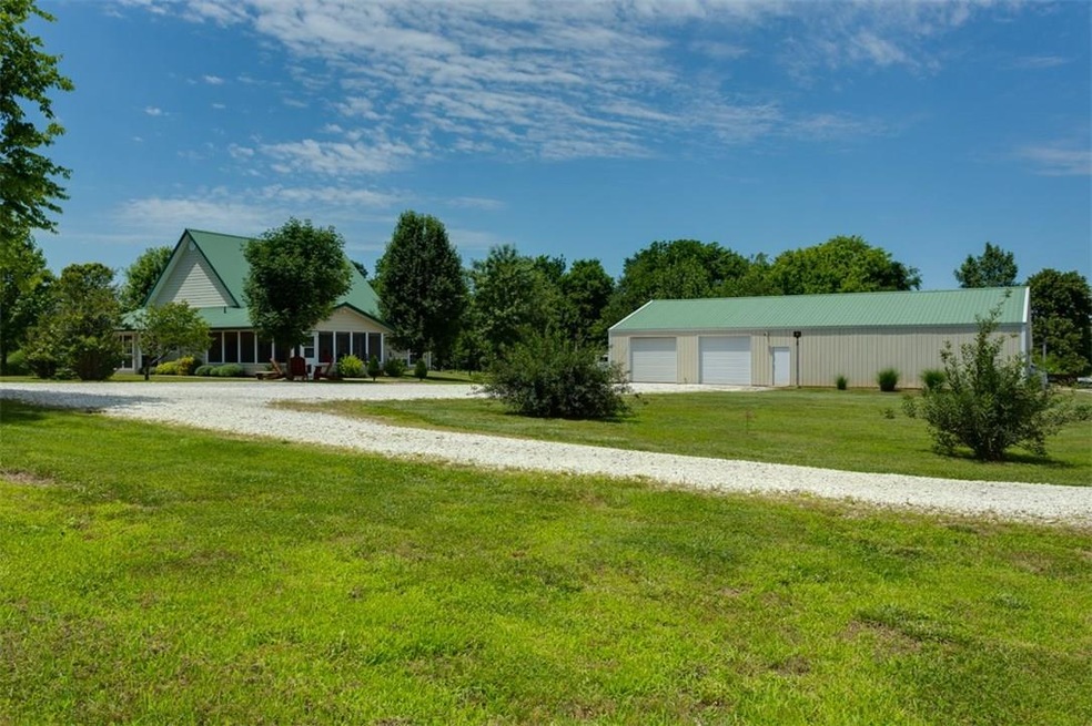 Home 2500 Sq Ft
Shop 2800 Sq Ft
2 acres