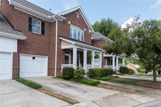 Wonderful location within walking distance to shop