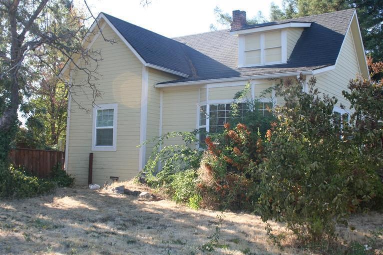 419 N 4th St, Central Point, OR 97502 - photo 1