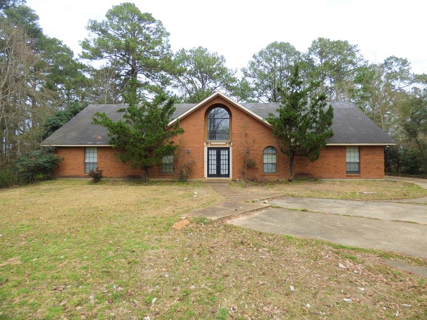 1602 Christine Dr, McComb, MS 39648 - photo 1