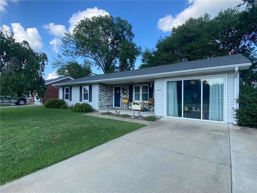 1078 Dutchman Ln, Seymour, IN 47274 - photo 1