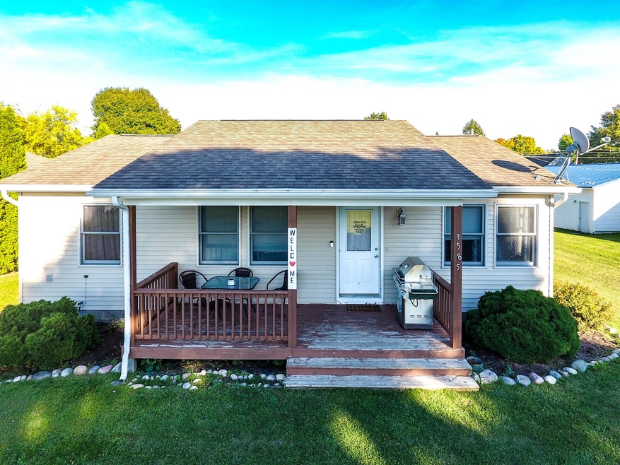 3585 N Elm