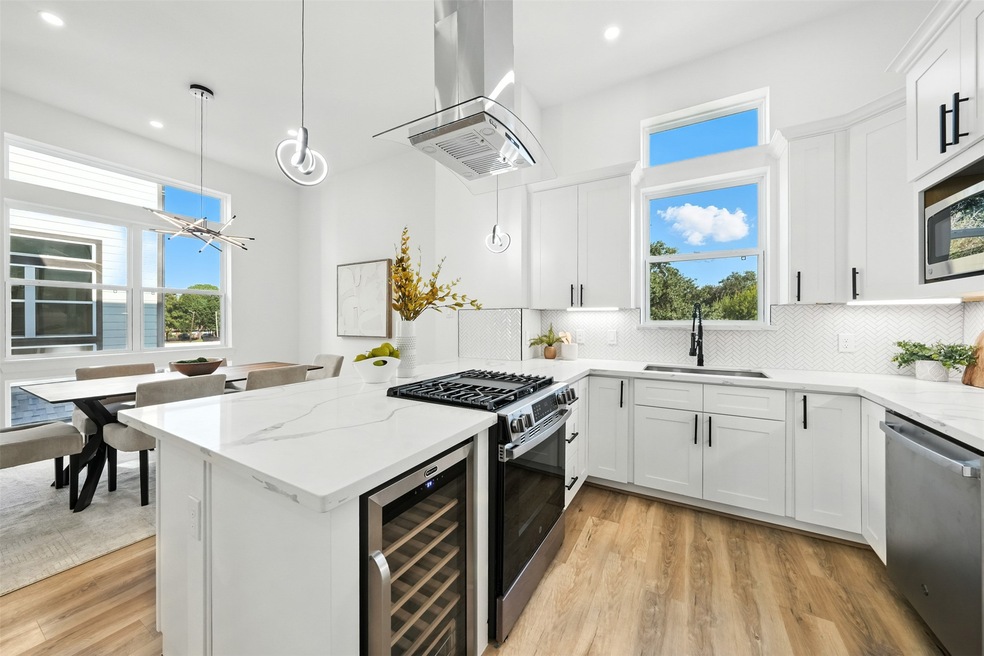 1913 Hoskins Dr unit I, Houston, TX 77080 - photo 1