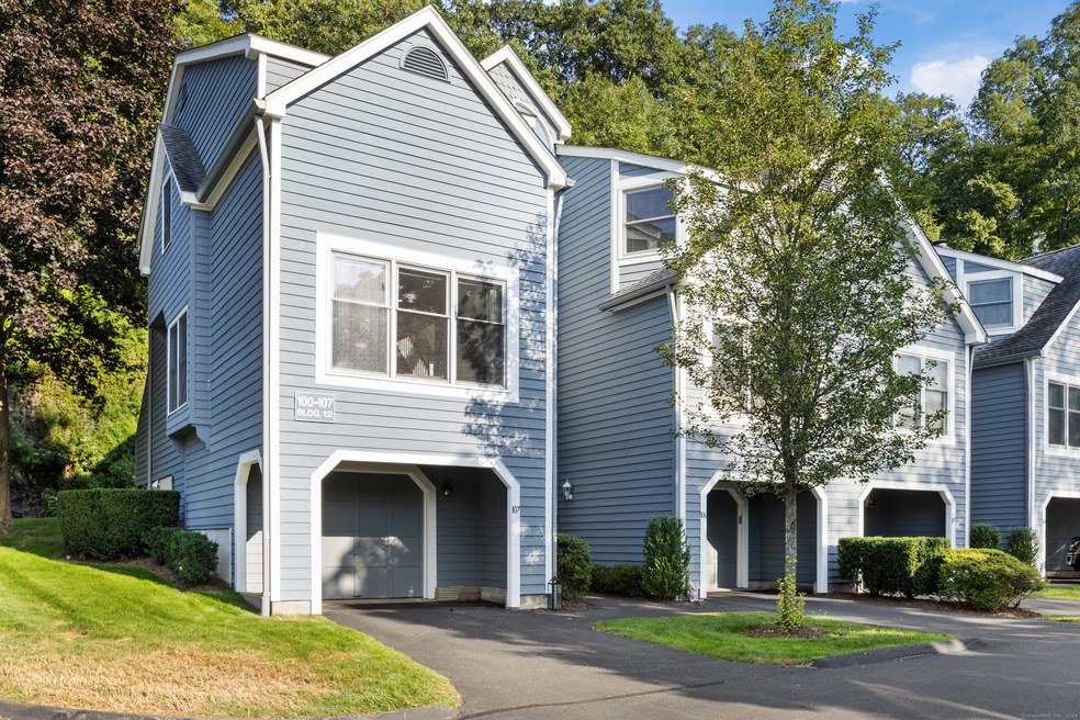107 Fawn Ridge Ln, Norwalk, CT 06851 - photo 1