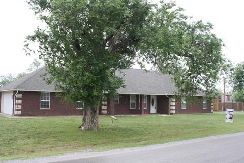 602 S 1st St, Cache, OK 73527 - photo 1