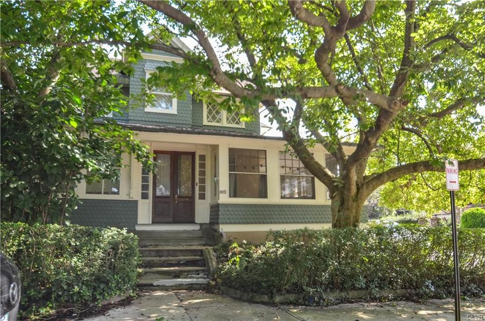 302 E Franklin St, Slatington, PA 18080 - photo 1