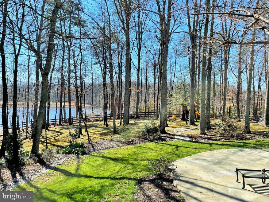 9399 Crosspointe Dr, Fairfax Station, VA 22039 - photo 1