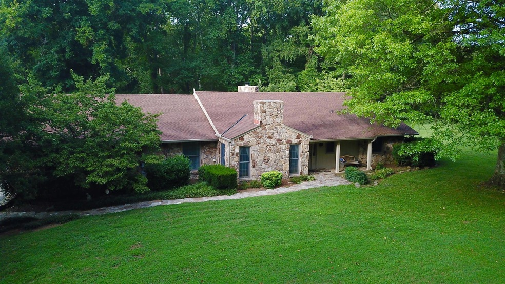 1001 Timbercrest Ln, Manchester, TN 37355 - photo 1