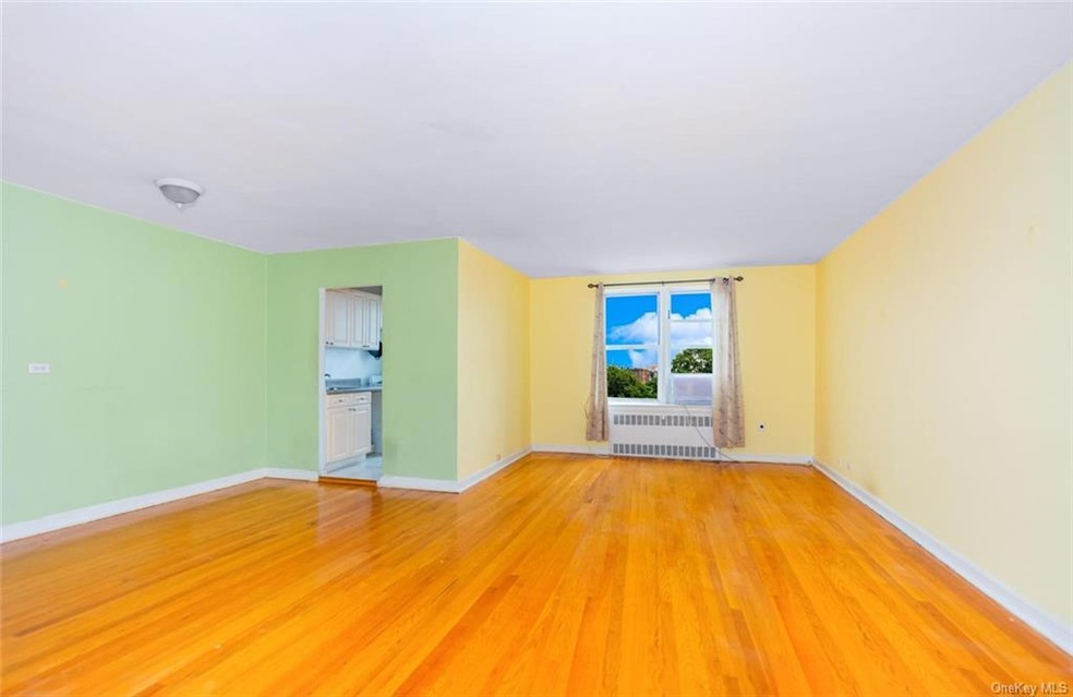 325 E 201st St unit 5E, Bronx, NY 10458 - photo 1