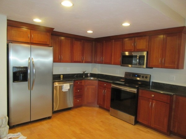 Captain Cove's Condominiums unit 809, Quincy, MA 02169 - photo 1