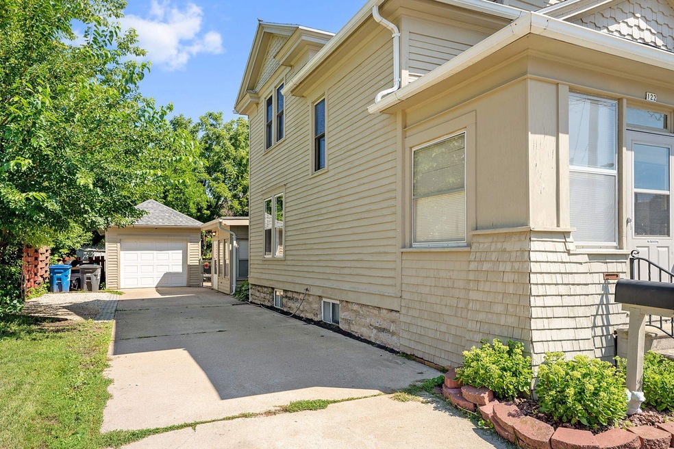 122 W 12th Ave, Oshkosh, WI 54902 - photo 1