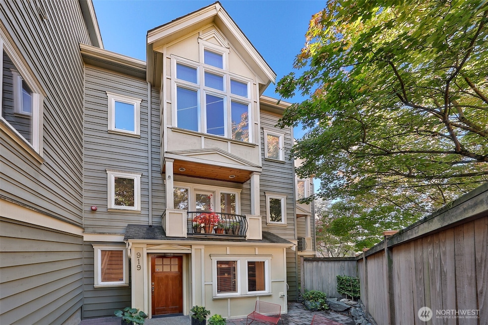 Pending $945,000 • Co-Listing Agent