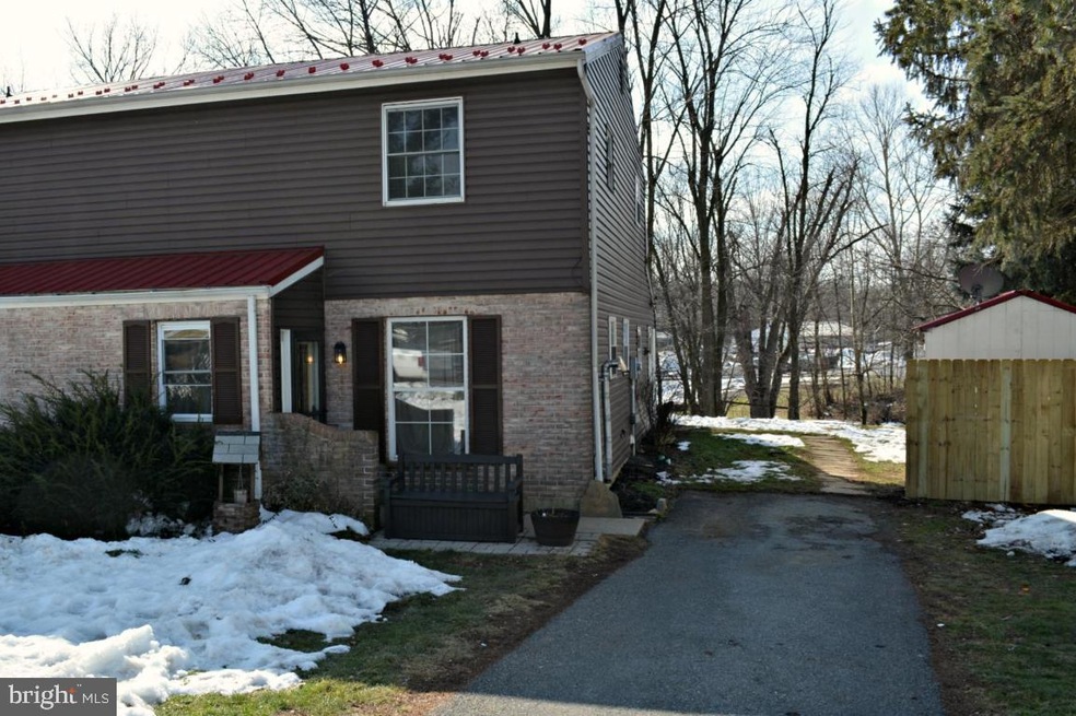 552 Creekside Ln, Mount Joy, PA 17552 - photo 1