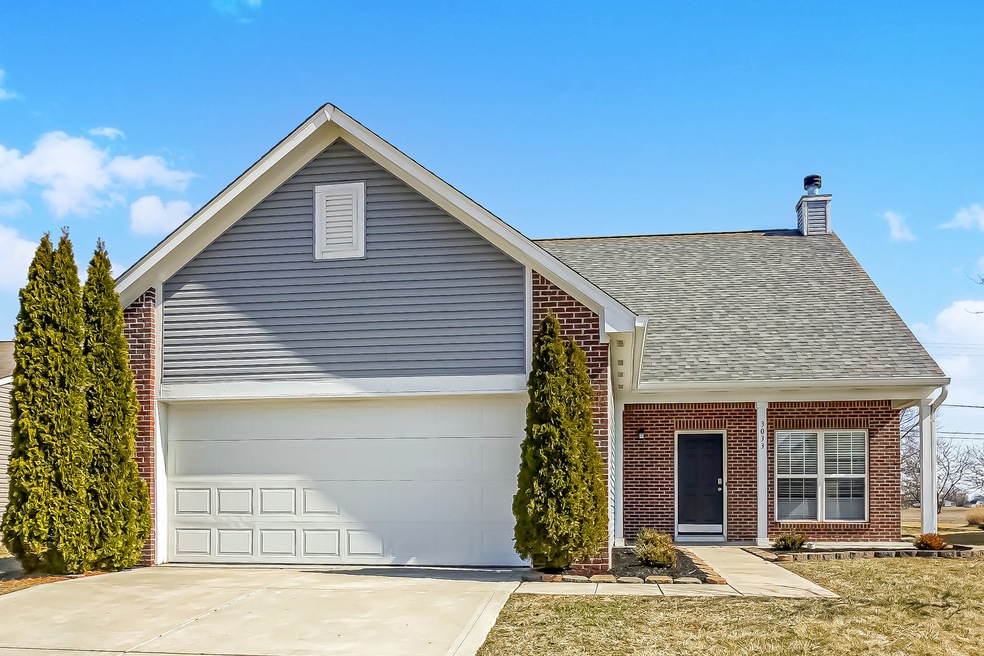 3033 Lodgepole Dr, Whiteland, IN 46184 - photo 1