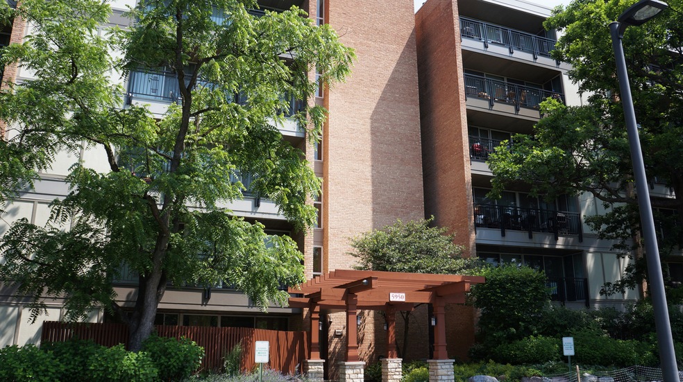 5950 Oakwood Dr unit 5C, Lisle, IL 60532 - photo 1
