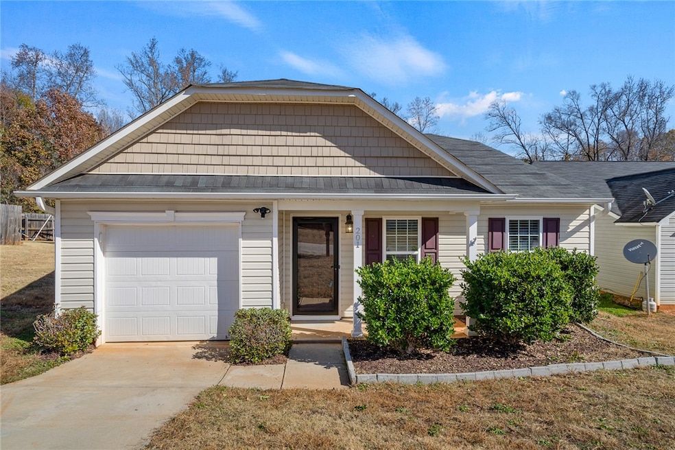 201 Katrina Ct, Piedmont, SC 29673 - photo 1