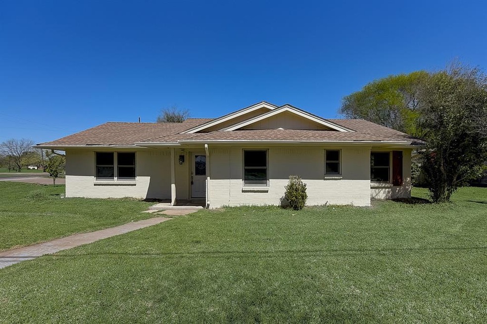 1504 W Baldridge St, Ennis, TX 75119 - photo 1