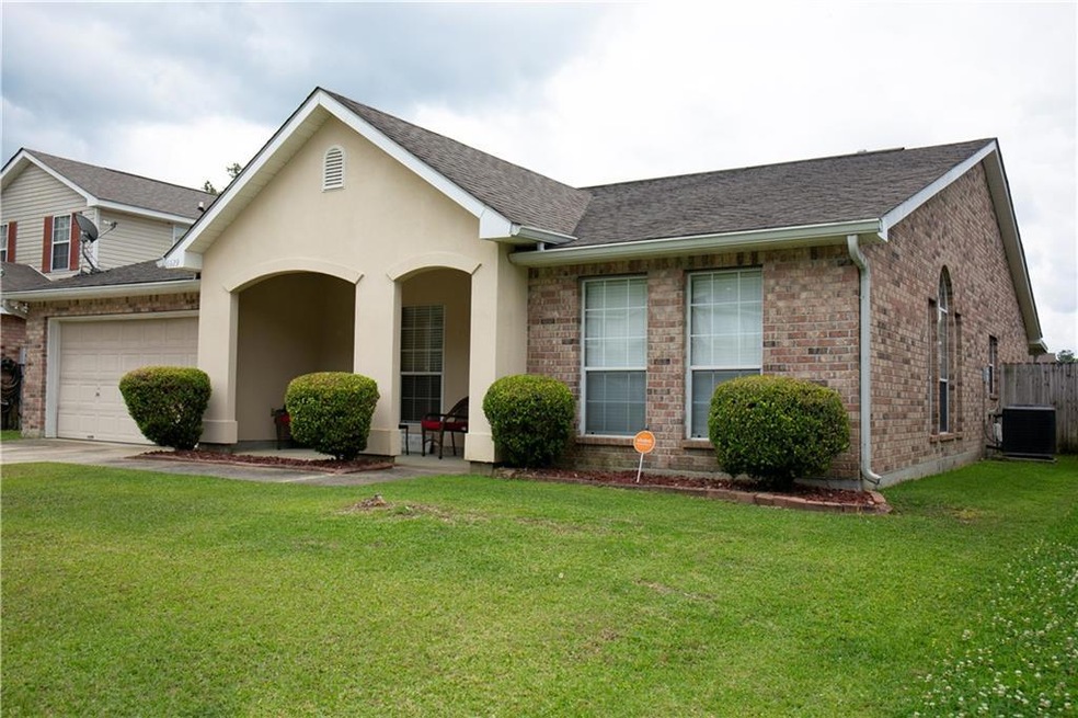WELCOMING FRONT PORCH