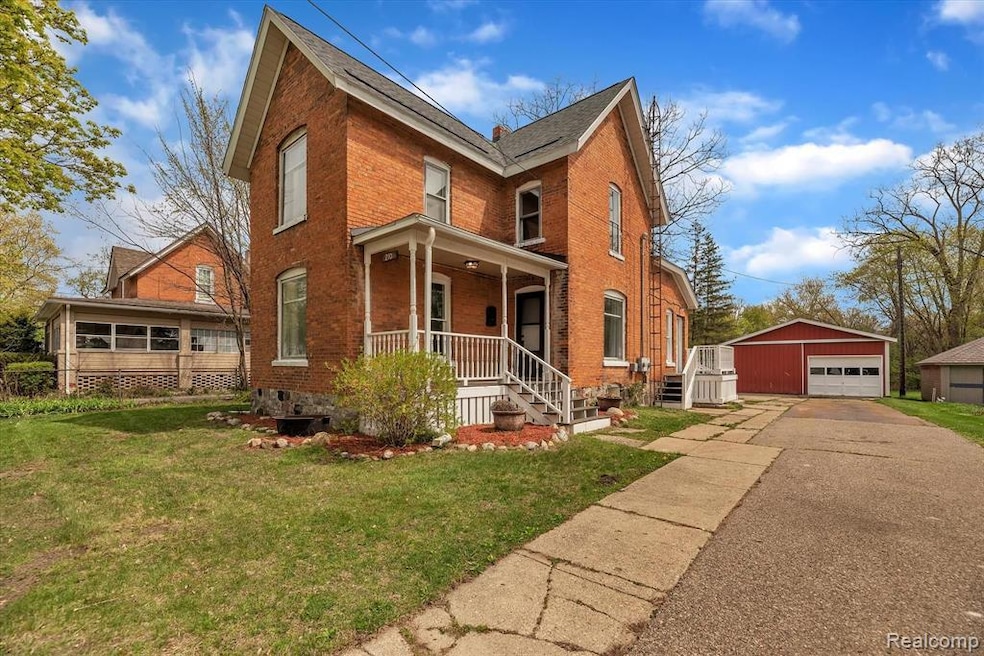 210 N Lapeer St, Davison, MI 48423 - photo 1