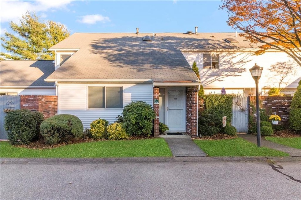 932 Williamsburg Cir, Warwick, RI 02886 - photo 1
