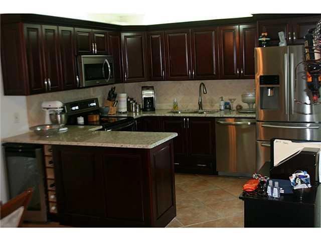 Kitchen. Double oven.