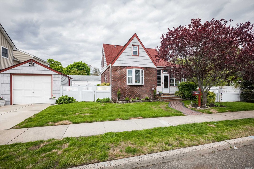 82 Sheridan Ave, Hewlett, NY 11557 - photo 1